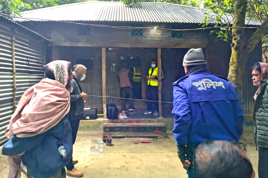 পাবনায় বৃদ্ধাকে গলা কেটে হত্যার অভিযোগ
