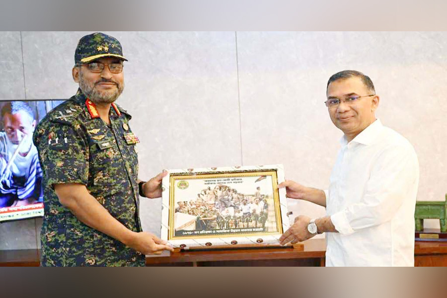 প্রধানমন্ত্রীর সঙ্গে আনসার ও ভিডিপি মহাপরিচালকের সাক্ষাৎ