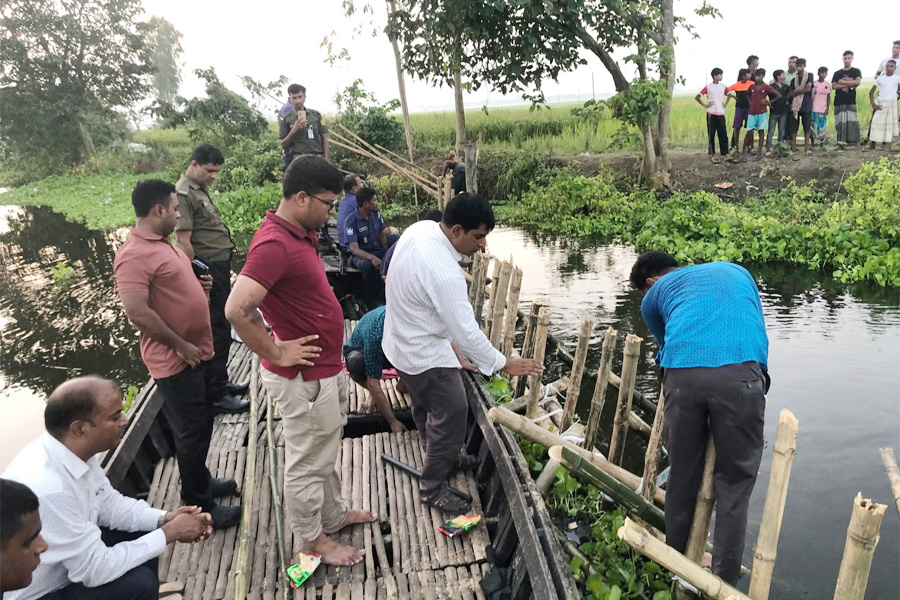 চাটমোহরে অবৈধ সুতি জালের স্থাপনা উচ্ছেদ