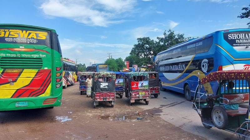 ৪৫ ঘন্টা পর ঢাকা-পাবনা বাস চলাচল শুরু, ধর্মঘট প্রত্যাহার