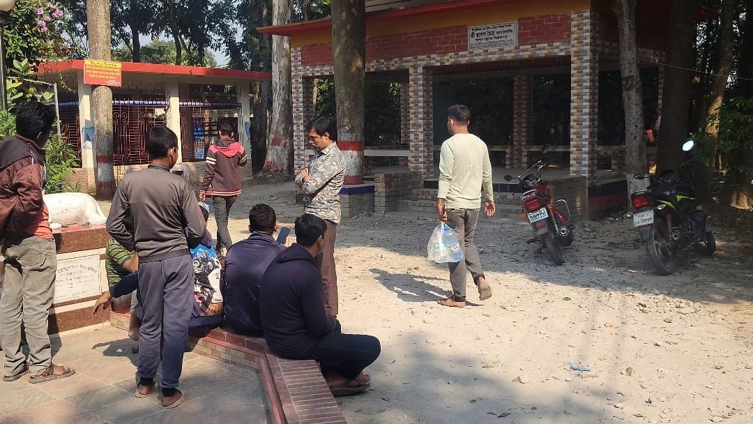 পাবনায় বিষাক্ত মদপানে ২ যুবকের মৃত্যু