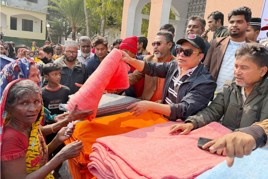 পাইকগাছায় বাসস চেয়ারম্যানের উদ্যোগে ৩ সহস্রাধিক কম্বল বিতরণ