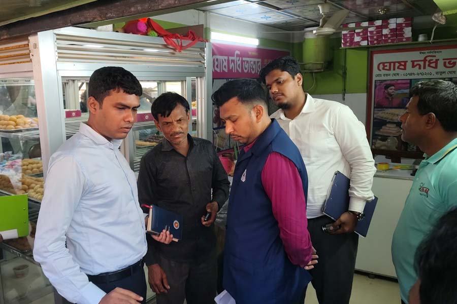 পাংশায় বিএসটিআই-এর অভিযান, ২ প্রতিষ্ঠানকে জরিমানা