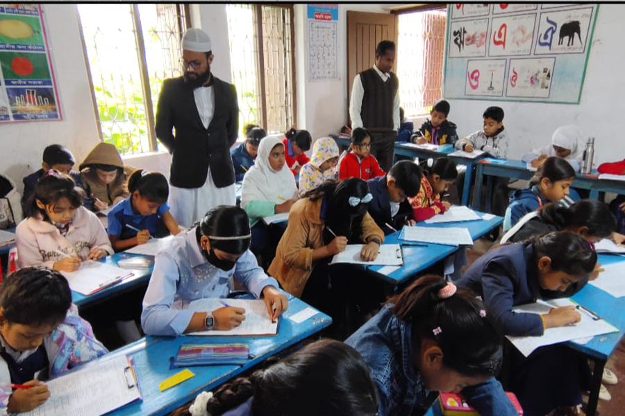 আনন্দমুখর পরিবেশে স্বজন মেধা বৃত্তি পরীক্ষা অনুষ্ঠিত