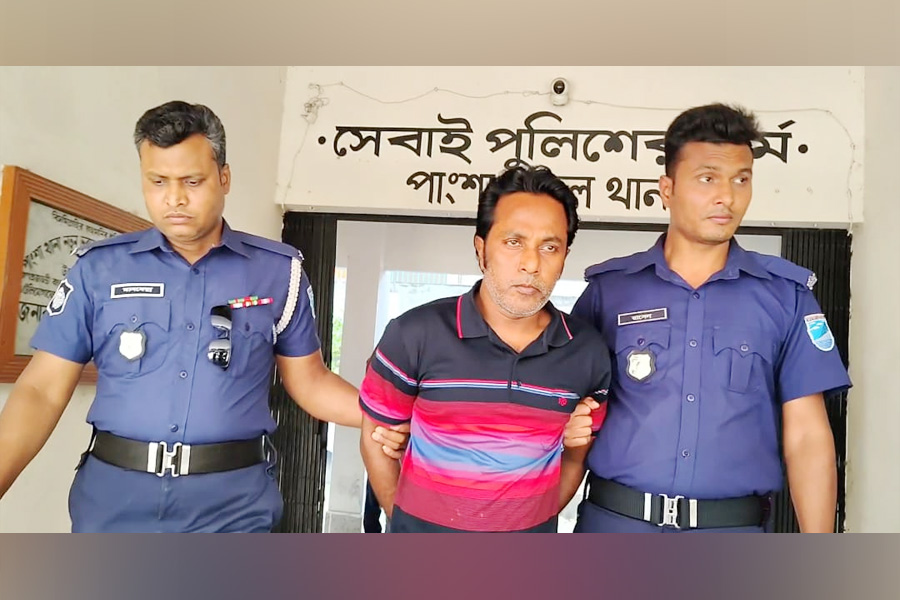 নারীকে তুলে নিয়ে চলন্ত মাইক্রোবাসে ধর্ষণ