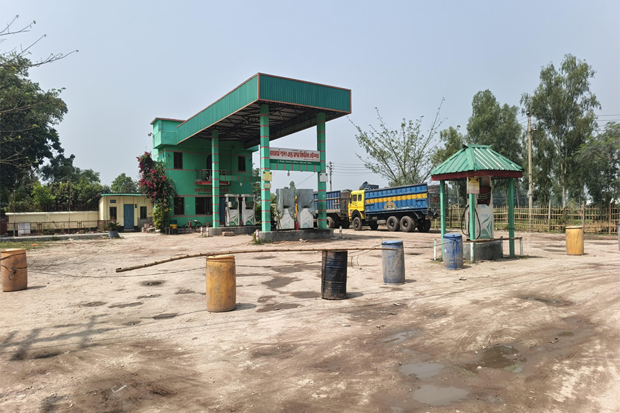 পঞ্চগড়ে ৩ দিন ধরে জ্বালানি তেলের সংকট, ভোগান্তিতে চালকরা