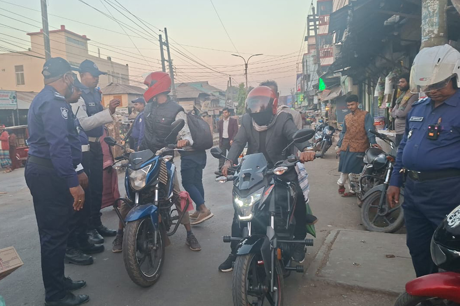 শৃঙ্খলা ফেরাতে পুলিশের বিশেষ অভিযান