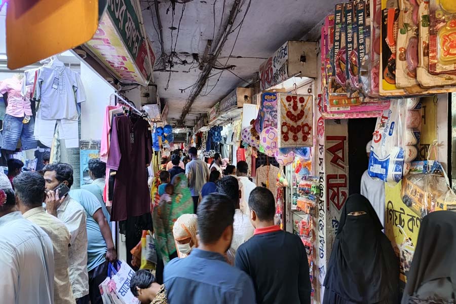 ঈদের কেনাকাটা: পঞ্চগড়ে বাজারে উৎসবের আমেজ