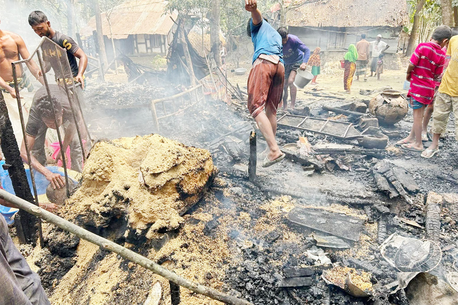 রাঙ্গাবালীতে বৈদ্যুতিক শর্ট সার্কিটে আগুনে পুড়ে ছাই বসতঘর