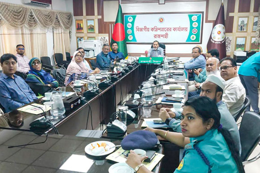টিকাদান লক্ষ্য অর্জনে জনসচেতনতা বাড়াতে হবে: বিভাগীয় কমিশনার