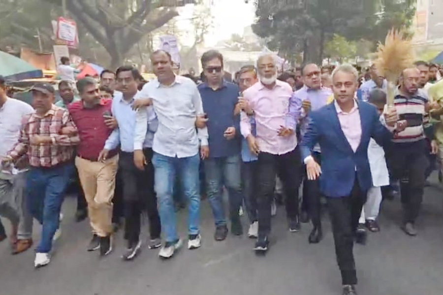 ঢাকা-১০ আসনে রবিউলের গণসংযোগে জনস্রোত