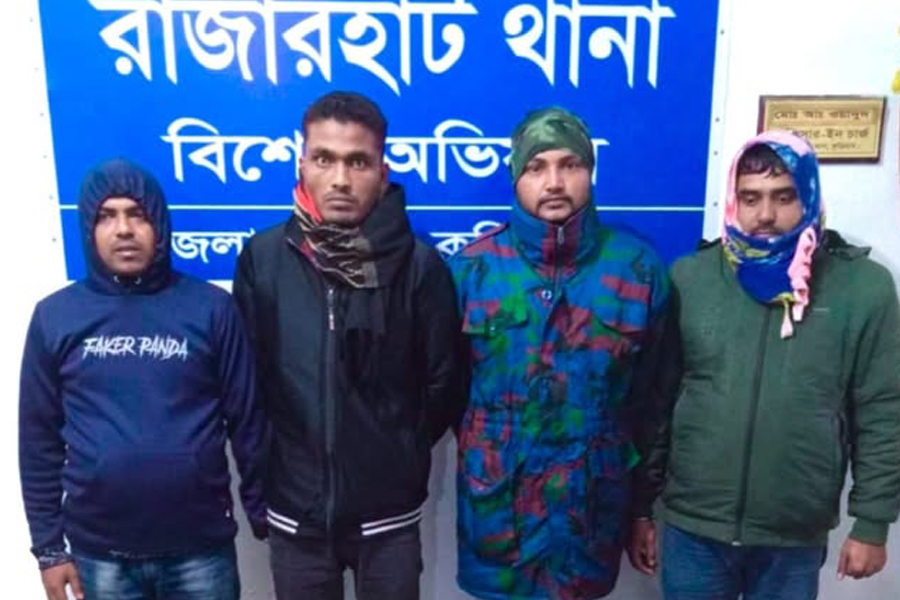 র‍্যাবের অভিযানে ১২কেজি গাঁজাসহ আটক ৪ মাদক কারবারি