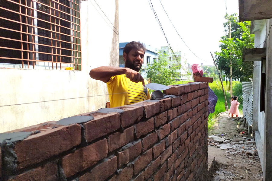 নিষেধাজ্ঞা অমান্য করে রাজশাহীতে এতিম পরিবারের পথ বন্ধ