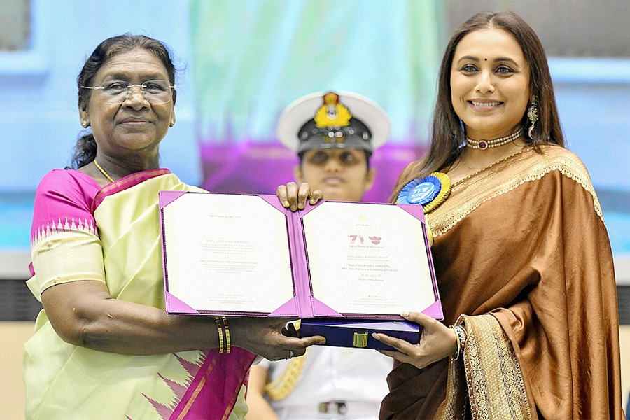 জাতীয় পুরস্কারে রানির সঙ্গে মেয়ে না থাকার কারণ