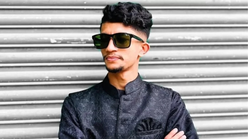 আরেক সাবেক এমপির থেকে ৫ কোটি টাকার চেক লিখে নিয়েছেন রিয়াদ