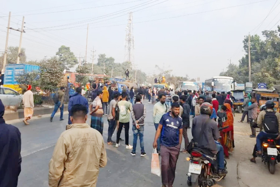 অটোরিকশা চলাচলের অনুমতি ও পুলিশি হয়রানি বন্ধের দাবিতে