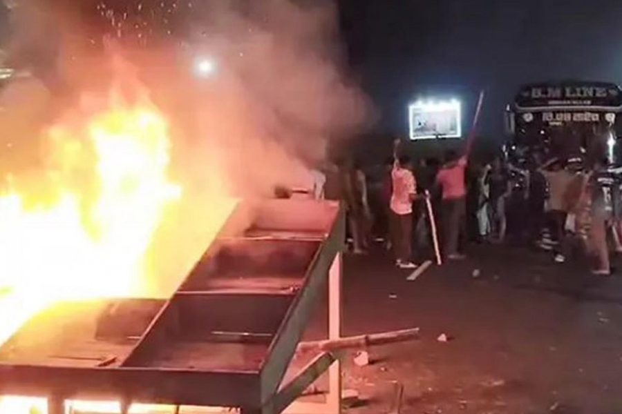 মনোনয়ন তালিকায় নেতার নাম নেই কর্মীদের সড়ক অবরোধ