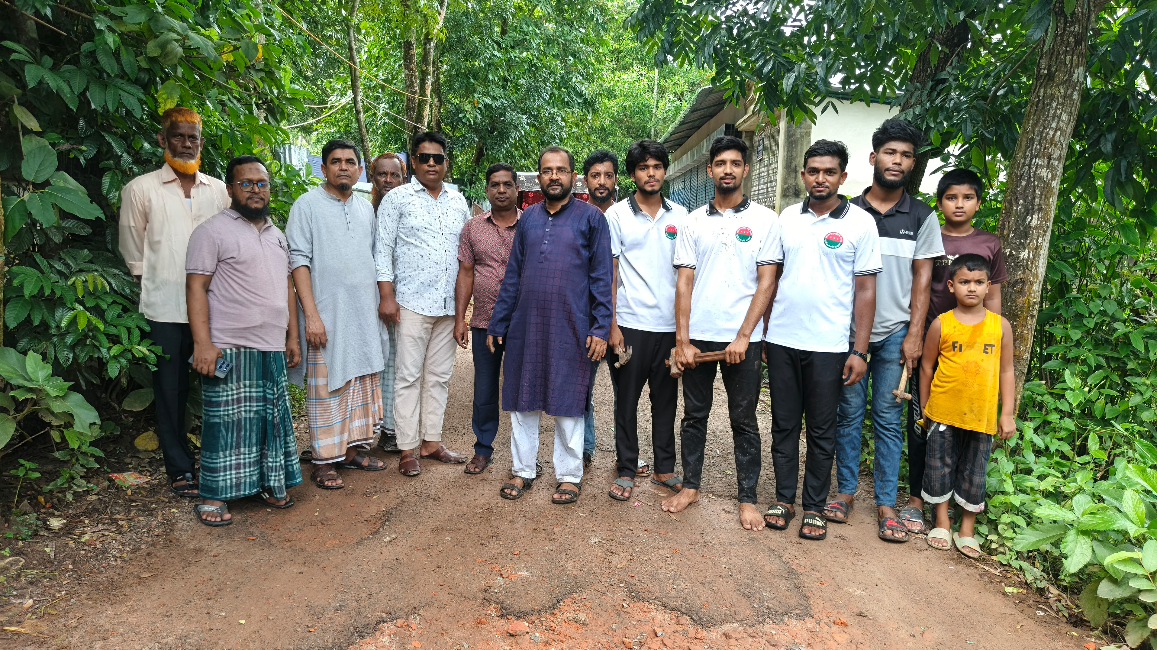 ছনুয়া ইউনিয়নে নিজ উদ্যোগে রাস্তাঘাট মেরামত