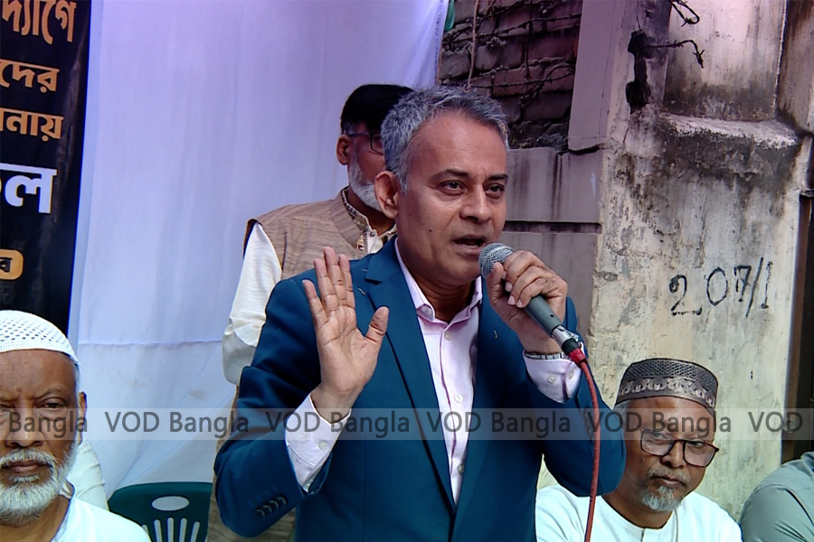 ফুল দিয়ে বরণ করে নিলেন কামরাঙ্গীরচর এলাকাবাসী