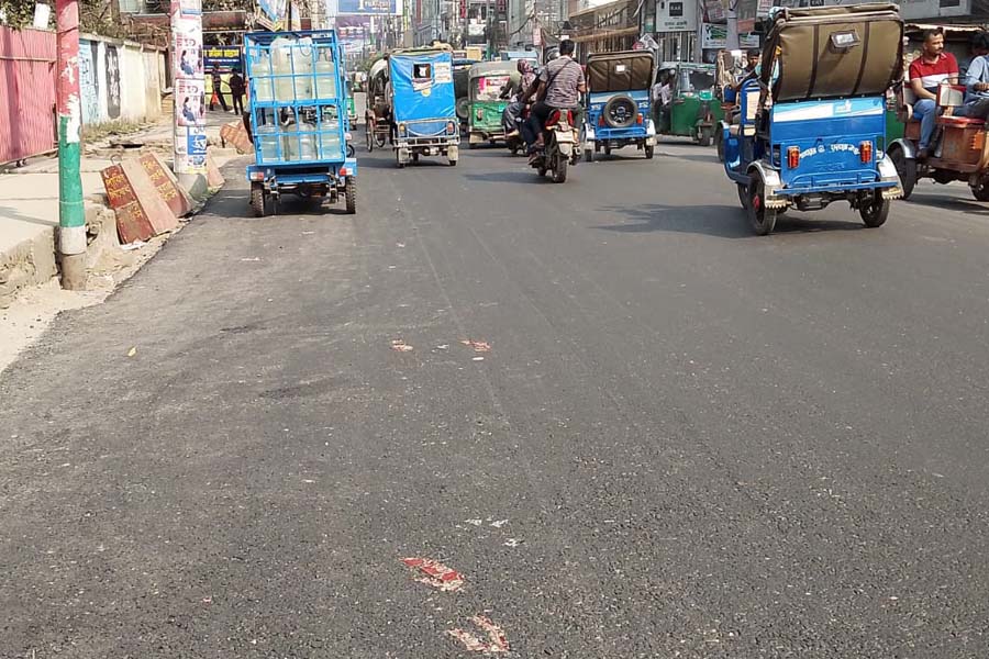 শহীদ শহীদুল্লা কায়সার সড়কে নিম্নমানের কাজের অভিযোগ