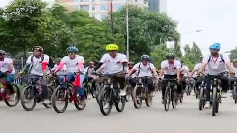 জুলাই গণঅভ্যুত্থান স্মরণে ঢাকায় সাইকেল র্যালি