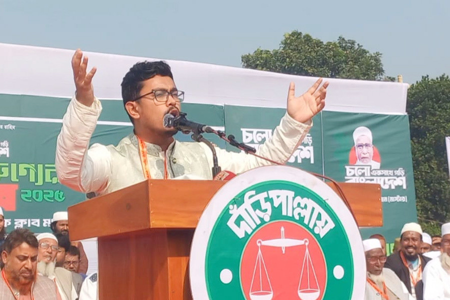 লন্ডন বা দিল্লিতে বসে রাজনীতি নয়: সাদিক কায়েম