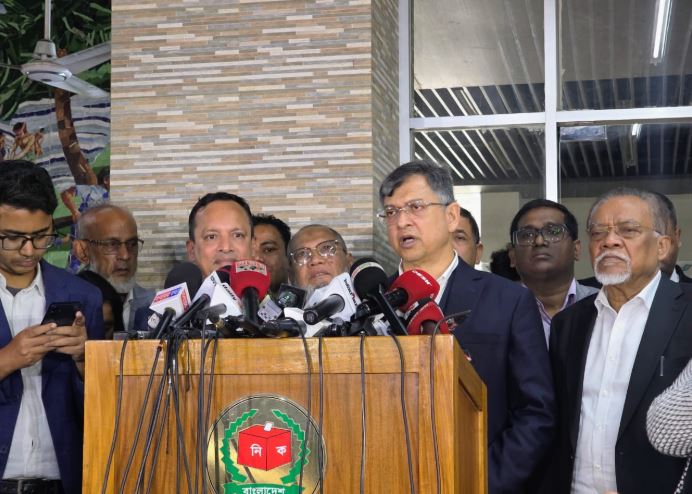 দেশের ভেতরের পোস্টাল ব্যালটে মার্কার সাথে প্রার্থীর নাম চায় বিএনপি