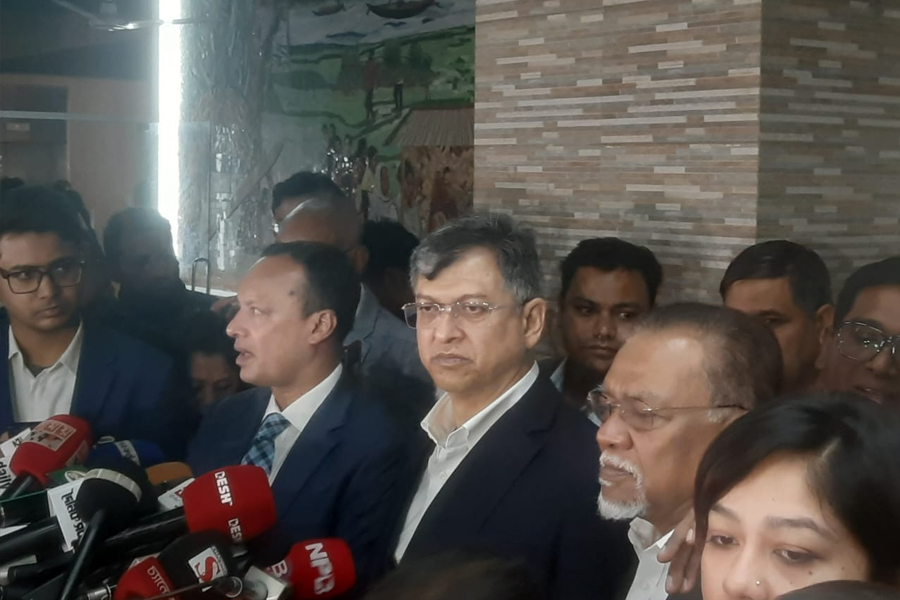 দেশের ভেতরের পোস্টাল ব্যালটে মার্কার সাথে প্রার্থীর নাম চায় বিএনপি