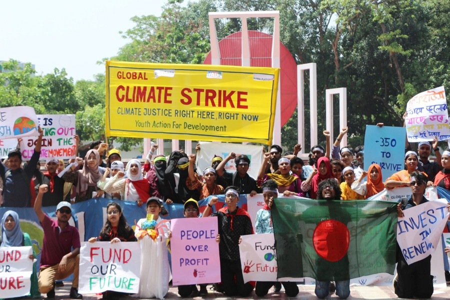 সাতক্ষীরায় জলবায়ু কর্মীরা গ্লোবাল ক্লাইমেট স্ট্রাইকে ঝড় তুলেছে