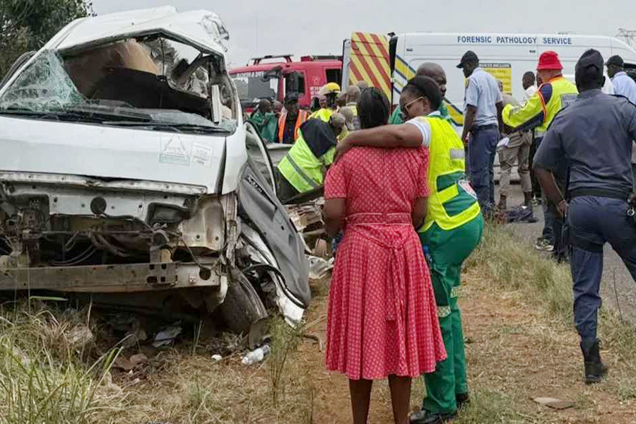 দক্ষিণ আফ্রিকায় স্কুলবাস-ট্রাক সংঘর্ষে ১৩ শিশু নিহত