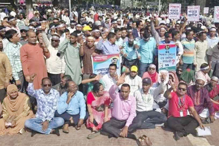 আবারও প্রাথমিক শিক্ষকদের অনির্দিষ্টকালের কর্মবিরতি