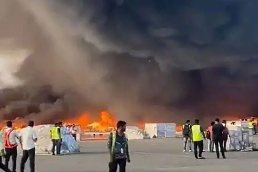 শাহজালালে অগ্নিকাণ্ডে হার্ডওয়্যার খাতে ৩৫ কোটি টাকার ক্ষতি