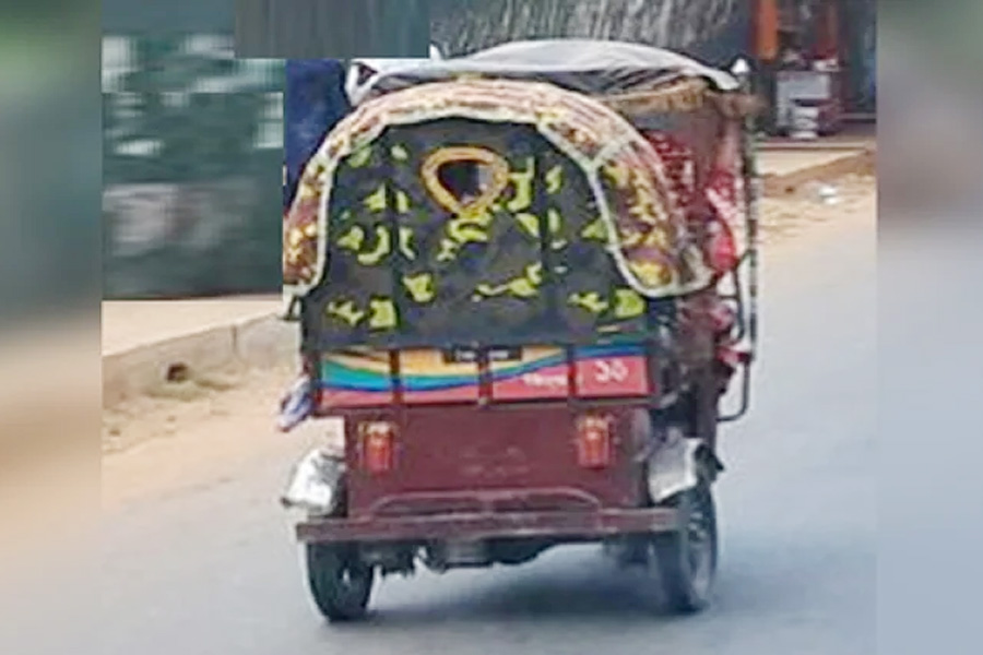 যাত্রীর শিশু সন্তান নিয়ে উধাও রিকশাচালক