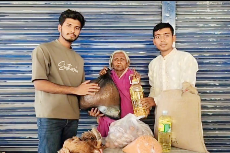 টিসিবির পণ্য না পাওয়া বৃদ্ধার ঘরে প্রধানমন্ত্রীর উপহার পৌঁছেছে