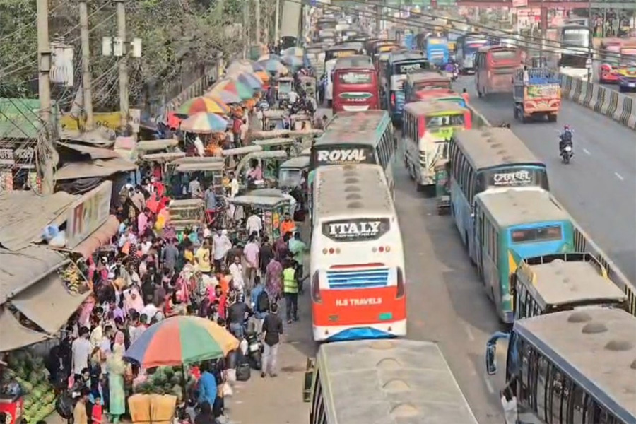 ঈদযাত্রায় সাভারে ৪ কিলোমিটার সড়কে ধীরগতি