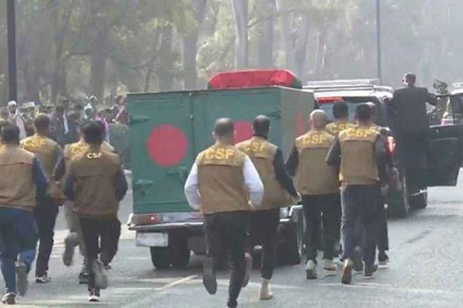 জিয়া উদ্যানের পথে খালেদা জিয়ার মরদেহ