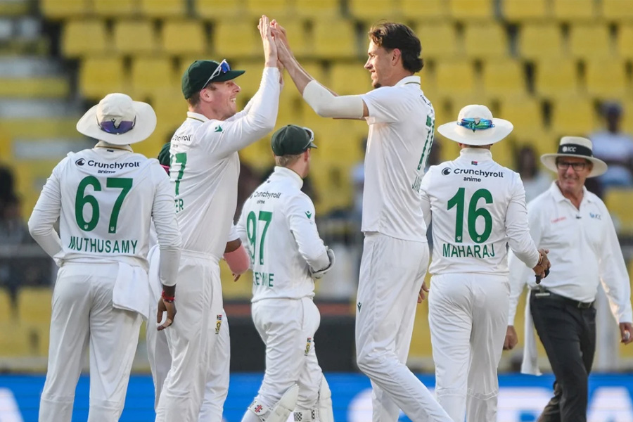 দক্ষিণ আফ্রিকার দরকার ৮ উইকেট, ভারতের ৫২২ রান