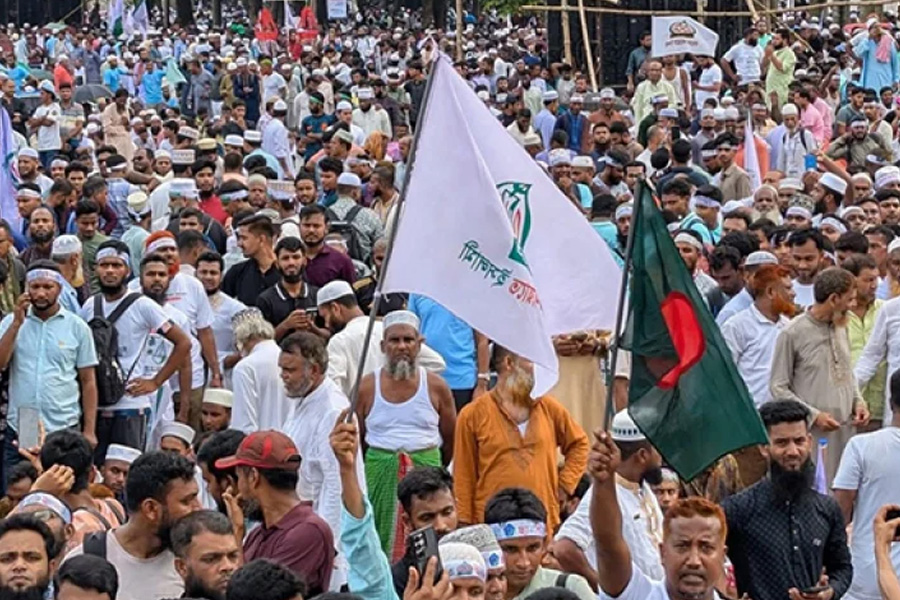 কানায় কানায় পূর্ণ সোহরাওয়ার্দী উদ্যান