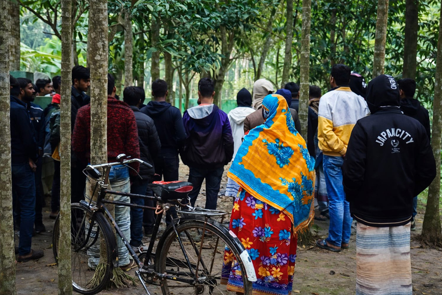 ঋণের মামলা থেকে বাঁচতে আত্মহত্যার পথ বেছে নিলেন সবুর