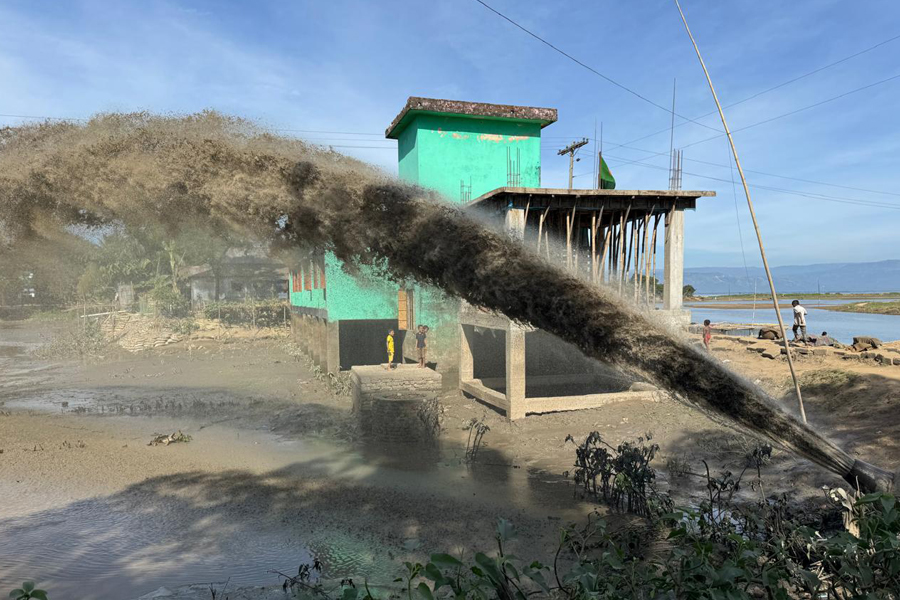 বিআইডব্লিউটিএ’র ড্রেজিংয়ে সুনামগঞ্জের নৌপথে ফিরল প্রাণ