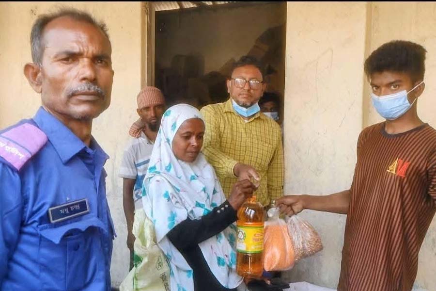 ঈদকে সামনে রেখে মুক্তিনগর ইউনিয়নে টিসিবির পণ্য বিতরণ