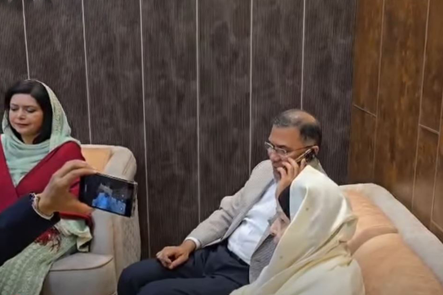 দেশে নেমেই ড. ইউনূসের সঙ্গে তারেক রহমানের ফোনালাপ