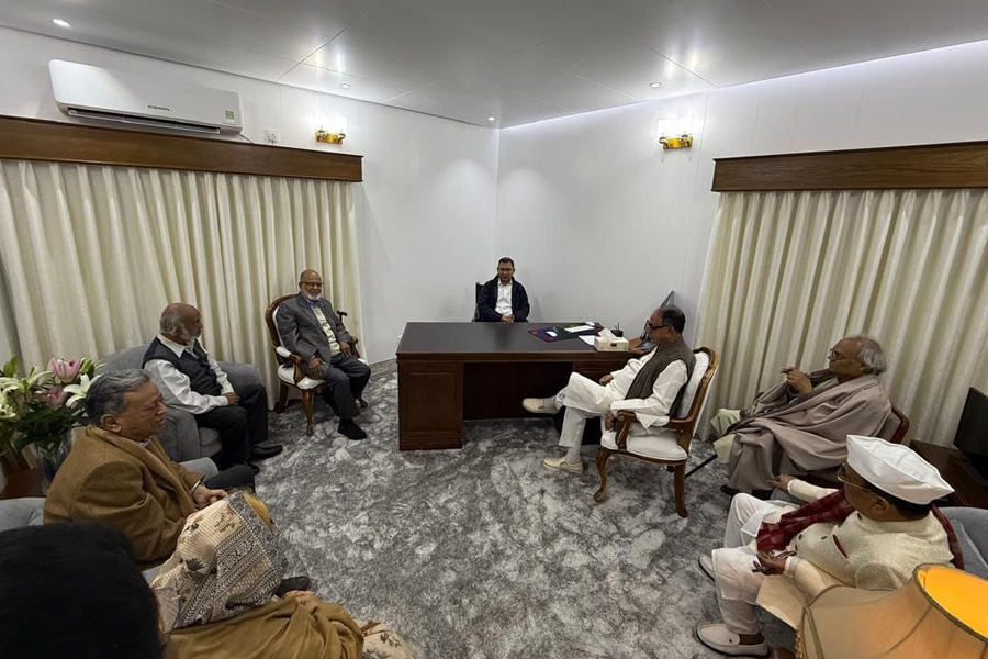 মায়ের রাজনৈতিক কার্যালয়ে তারেক রহমান