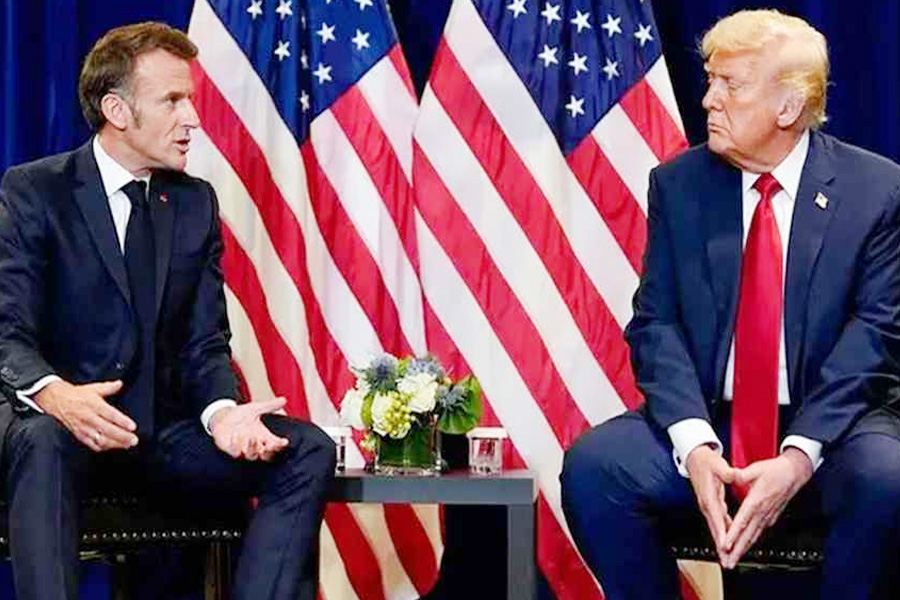 ফরাসি প্রেসিডেন্টের ওপর ক্ষুব্ধ ট্রাম্প