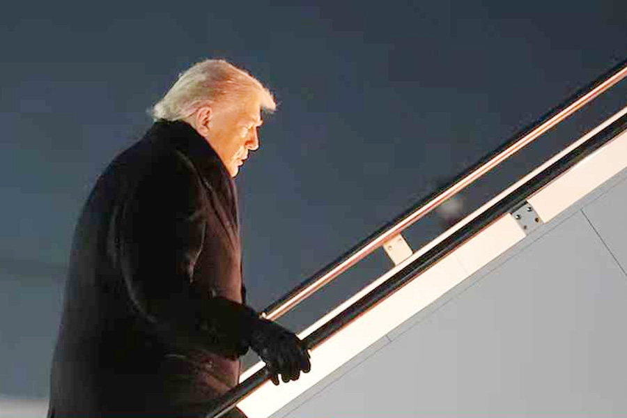 যান্ত্রিক ত্রুটির কারণে ওয়াশিংটনে ফিরে আসে ট্রাম্প বহনকারী বিমান