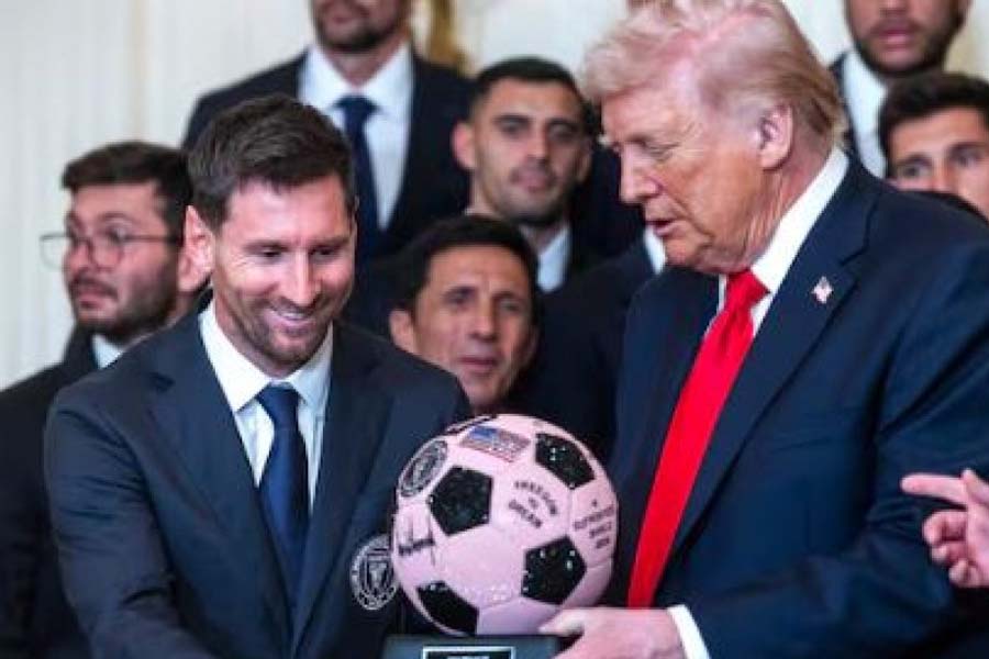 রোনালদোর প্রশংসায় ট্রাম্প, অপ্রস্তুত মেসি