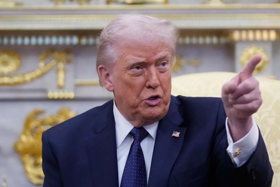 নিঃশর্ত আত্মসমর্পণ ছাড়া ইরানের সঙ্গে চুক্তি নয়: ট্রাম্প