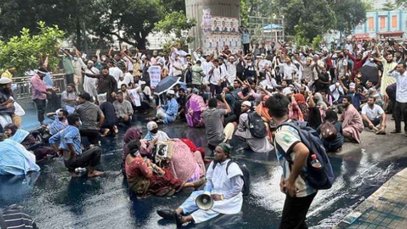 আন্দোলনকারী ৪ চাকরিপ্রত্যাশী আটক