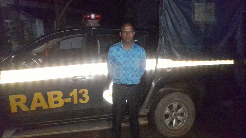 চাঁদাবাজির সময় সেনাবাহিনীর হাতে এনসিপি নেতা গ্রেপ্তার