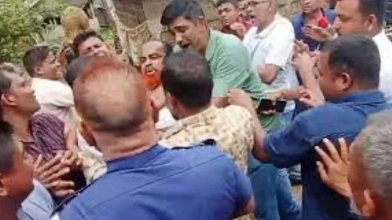উপদেষ্টাকে প্রশ্ন করার পর সাংবাদিকদের ওপর হামলায় মামলা দায়ের